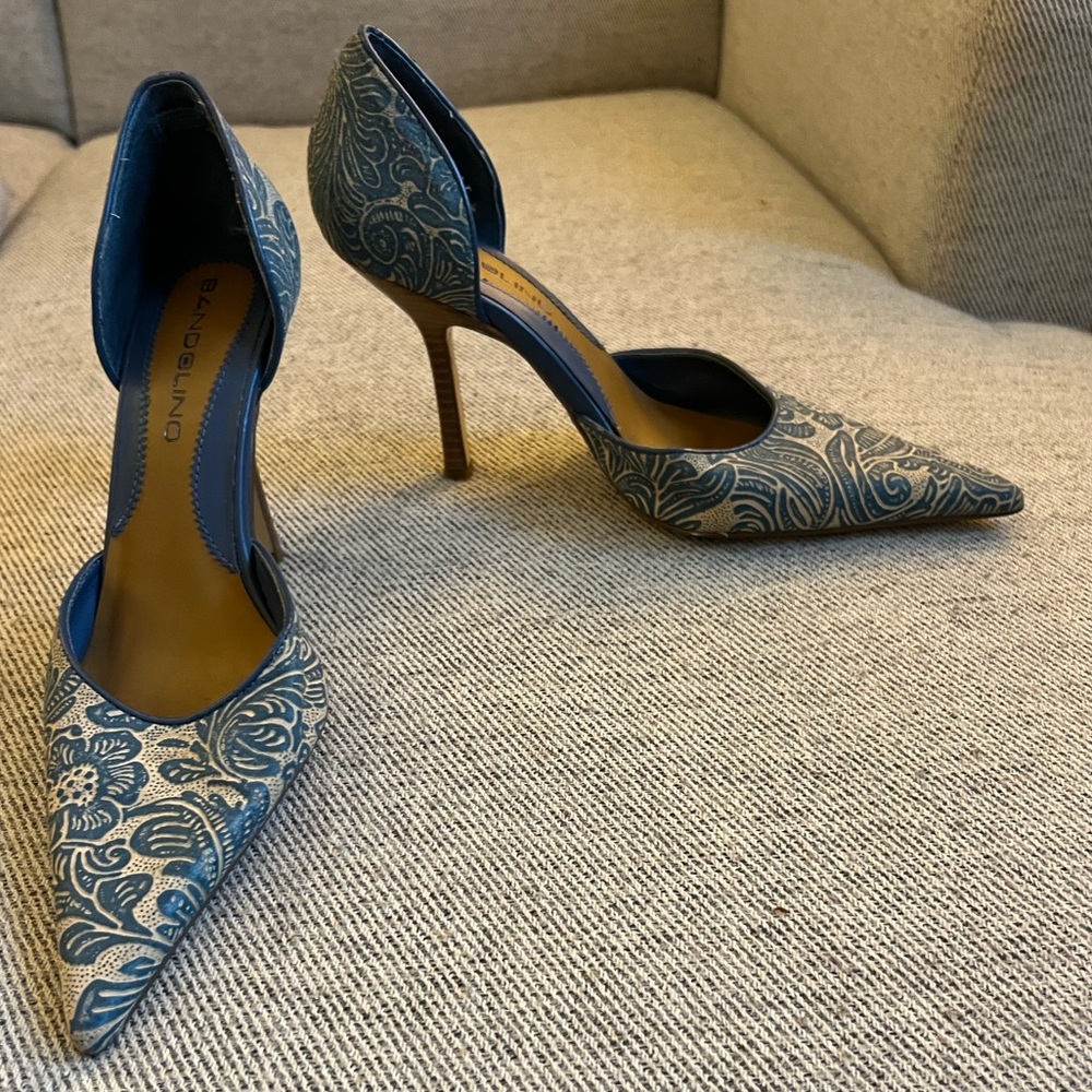 Bandolino Blue and Silver Patterned Heels